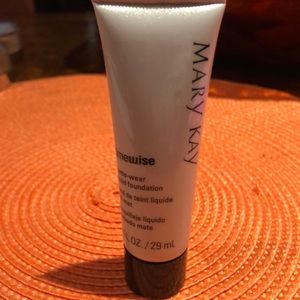Mary Kay matte-wear liquid foundation Bronze 5